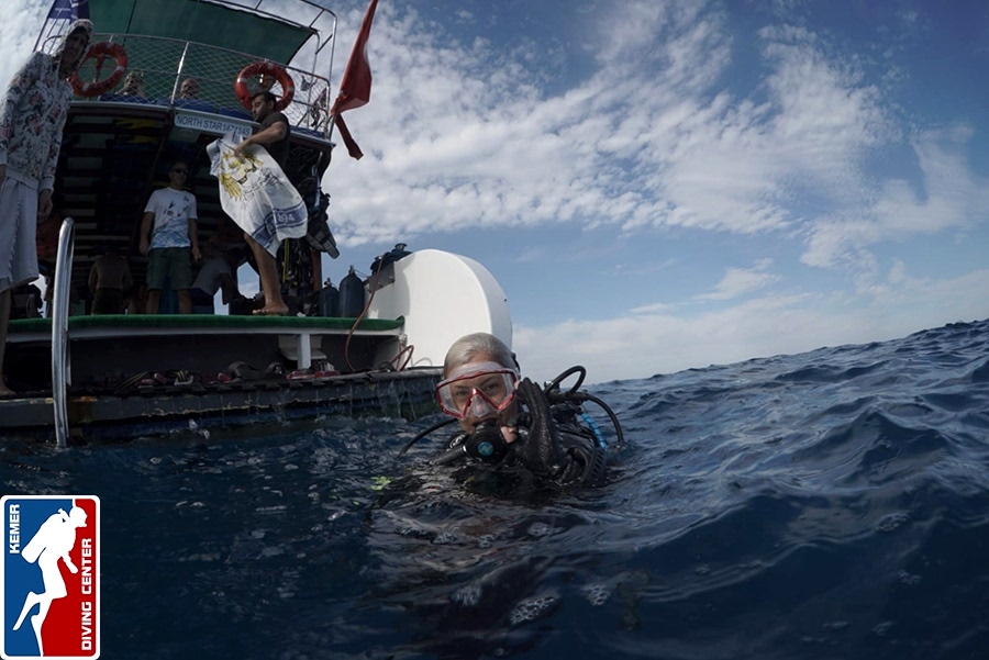 DivingKemer35.jpg
