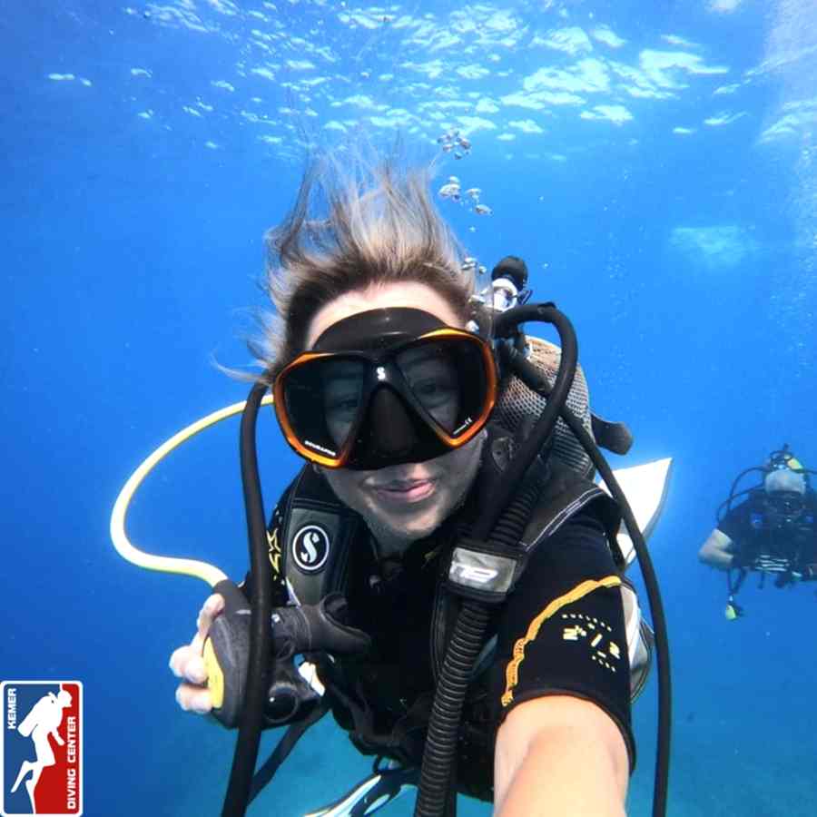DivingKemer41.jpg